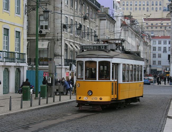 Lisabonská žlutá tramvaj